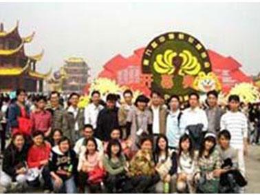 力格精英在小榄菊花展会合影